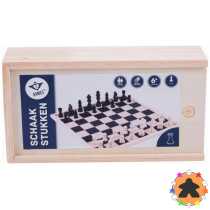 32 pièces d'échecs en bois